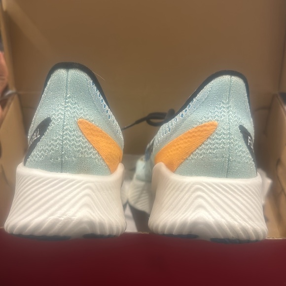 Sold- New Balance FuelCell RC Elite v2 “Pale Blue” - Picture 4 of 6